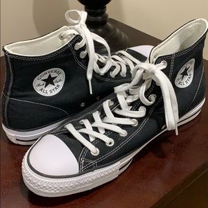 Men’s Black Converse Chucks